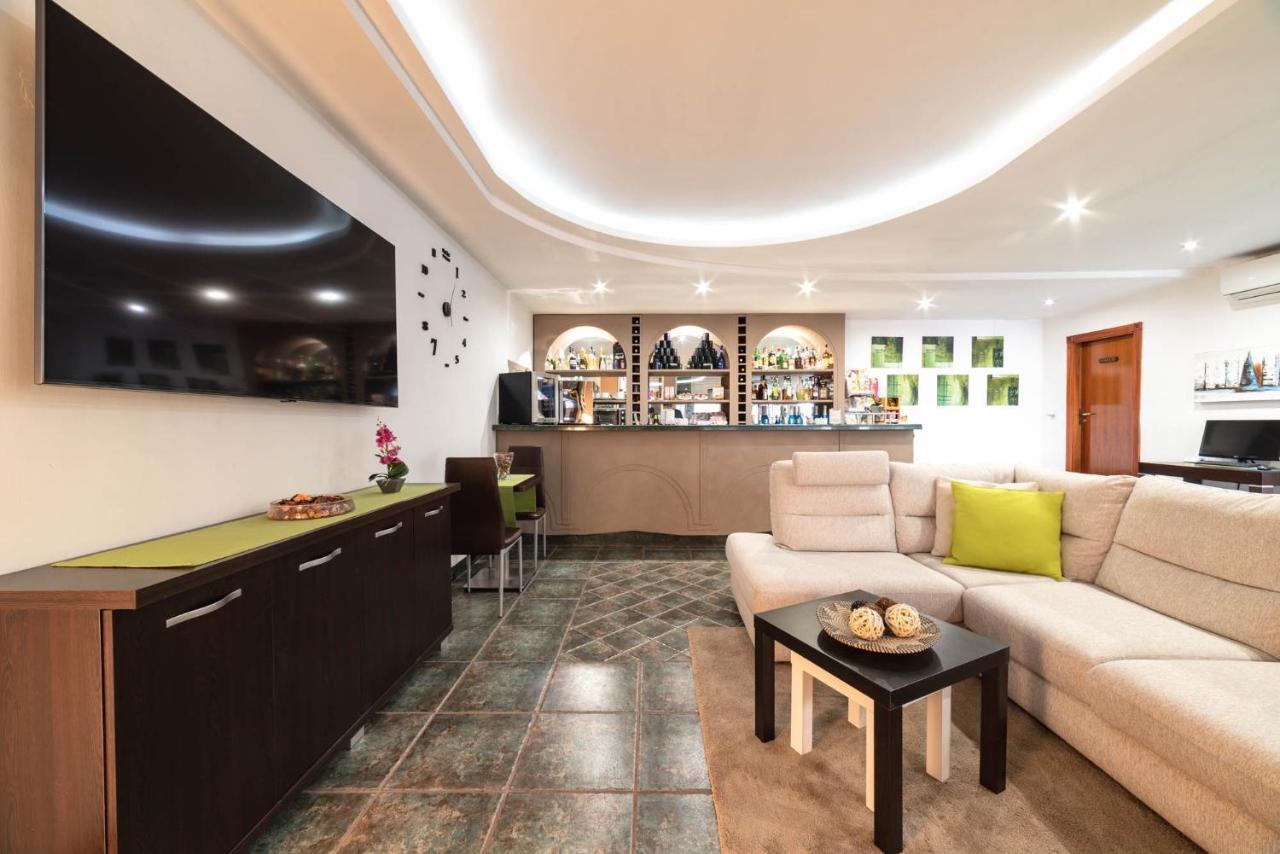 Hotel Cesirja Casavatore Bagian luar foto