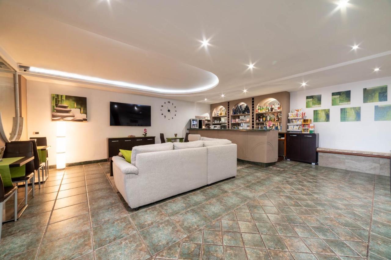 Hotel Cesirja Casavatore Bagian luar foto